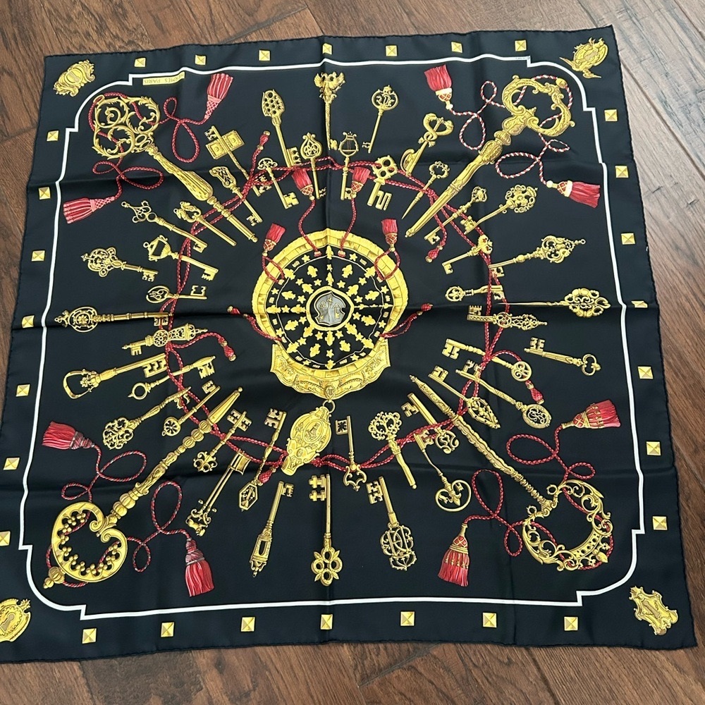 Rare Hermes Paris France Les Cles "The Keys" Key & Tassel Motif 100% Silk Scarf